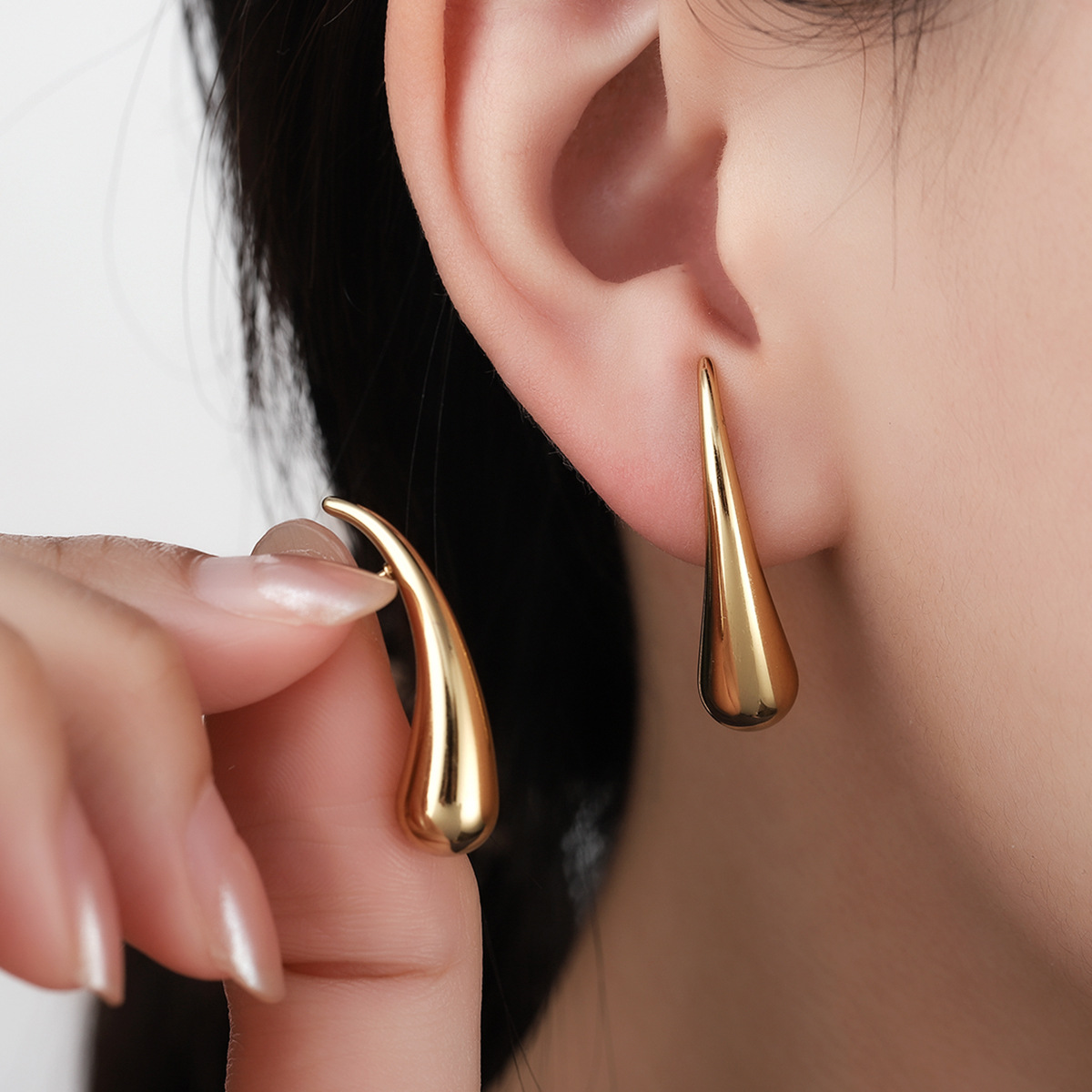 1 Pair Gold Light Luxury Earrings, European & American Style, 2024 New Trend, Simple & Mini Stud Ear