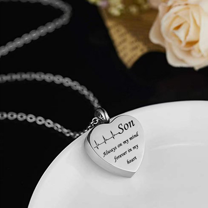 Keepsake Pet Ashes Pendant Necklace With Heart-Shaped Perfume Bottle