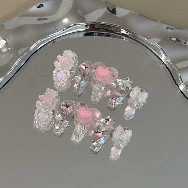 Handmade Wearable Nail Tips High-End Style Cartoon Bear With Heart